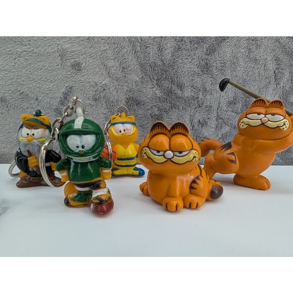 Garfield Lot of 5, Keychains Old man Football Basketball Golfer & sitting figure - Picture 1 of 9